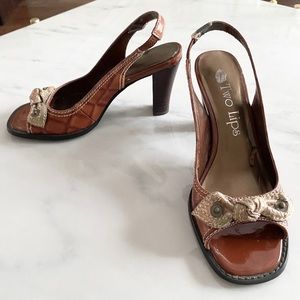 Too Lips Tortoise Bow Heels -6-1/2